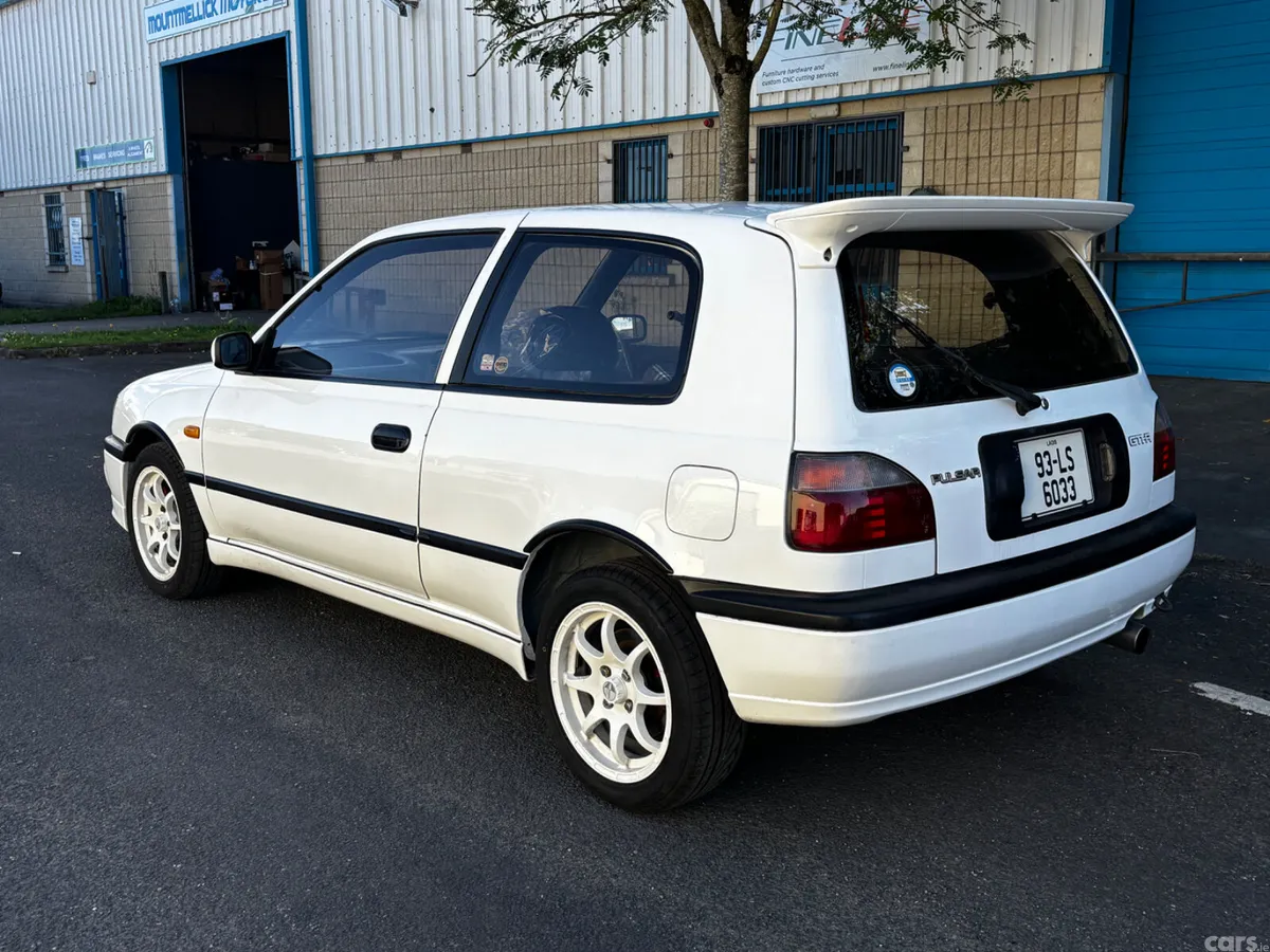 Nissan Pulsar Hatchback, Petrol, 1993, White