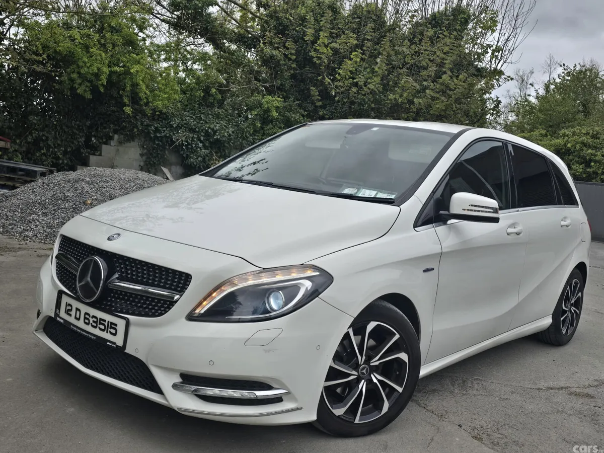 Mercedes-Benz B-Class MPV, Petrol, 2012, White