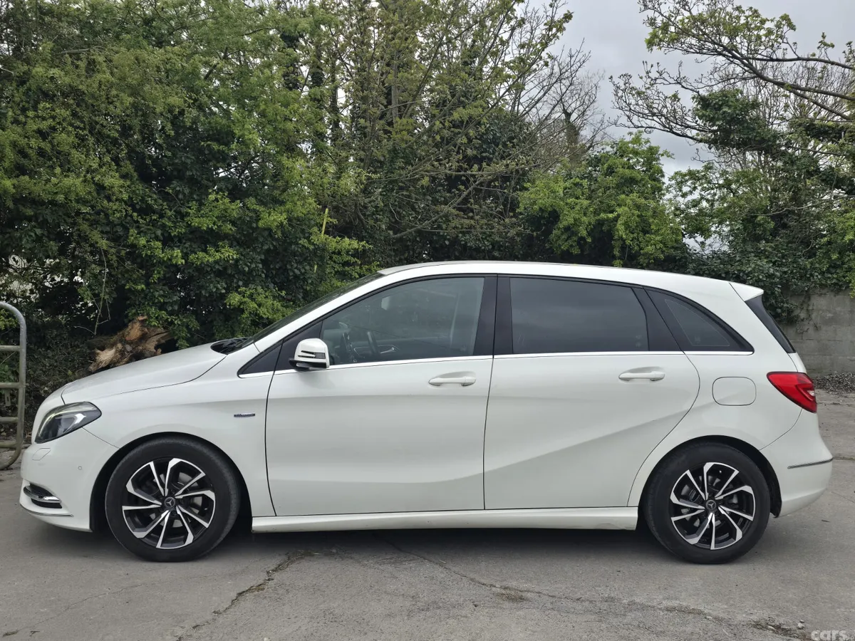 Mercedes-Benz B-Class MPV, Petrol, 2012, White