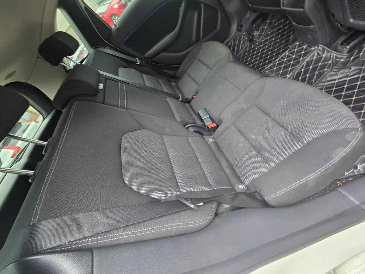 Mercedes-Benz B-Class MPV, Petrol, 2012, White