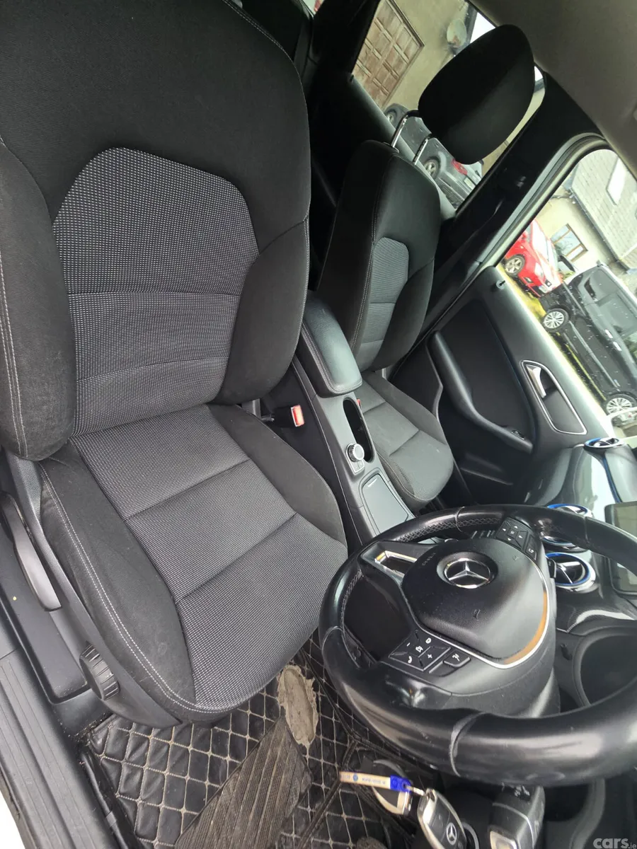 Mercedes-Benz B-Class MPV, Petrol, 2012, White