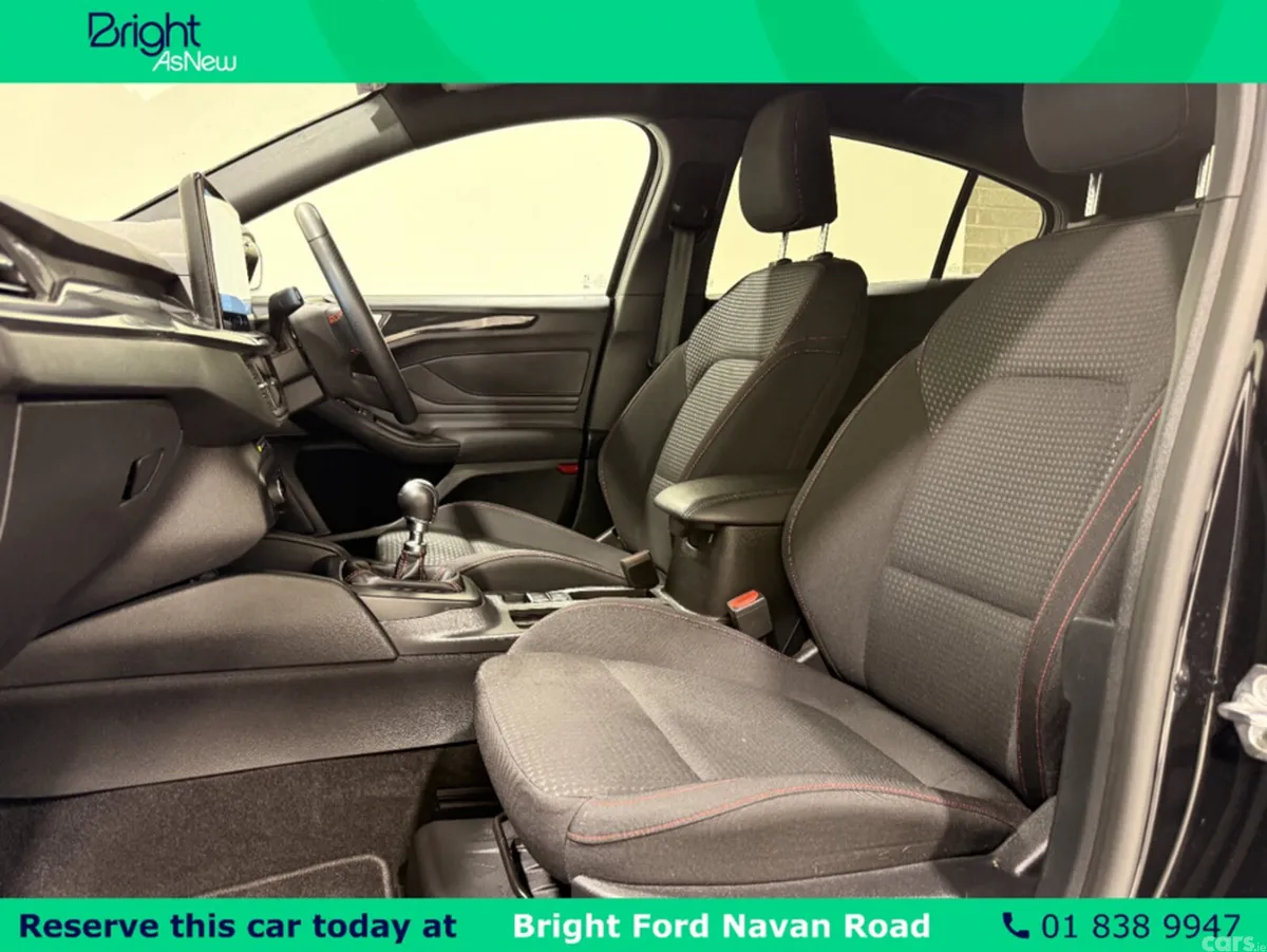 Ford Focus Hatchback, Petrol, 2024, Black