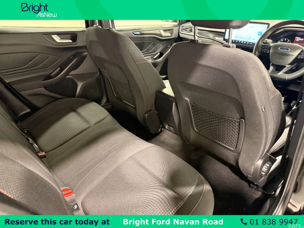 Ford Focus Hatchback, Petrol, 2024, Black