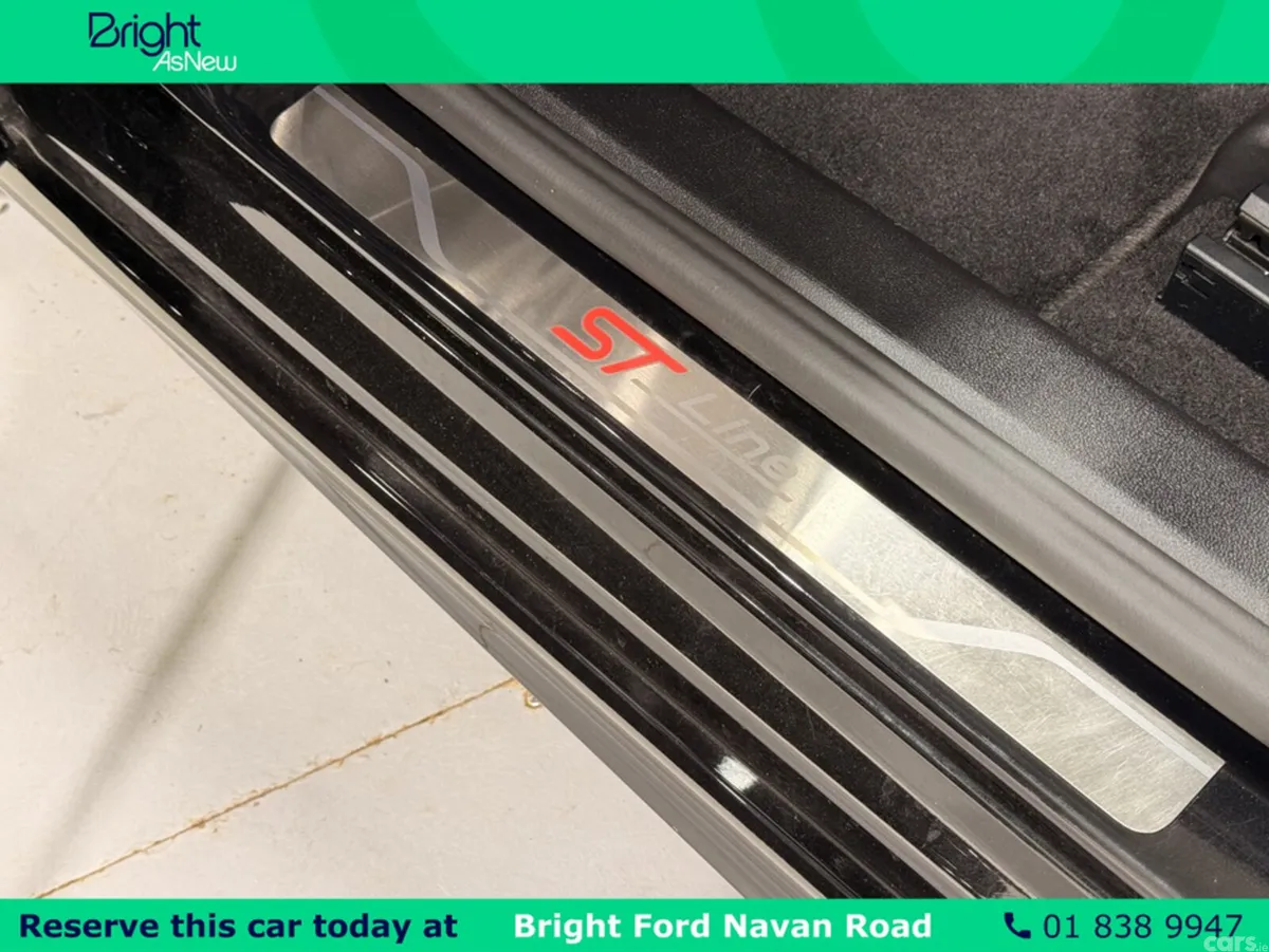 Ford Focus Hatchback, Petrol, 2024, Black