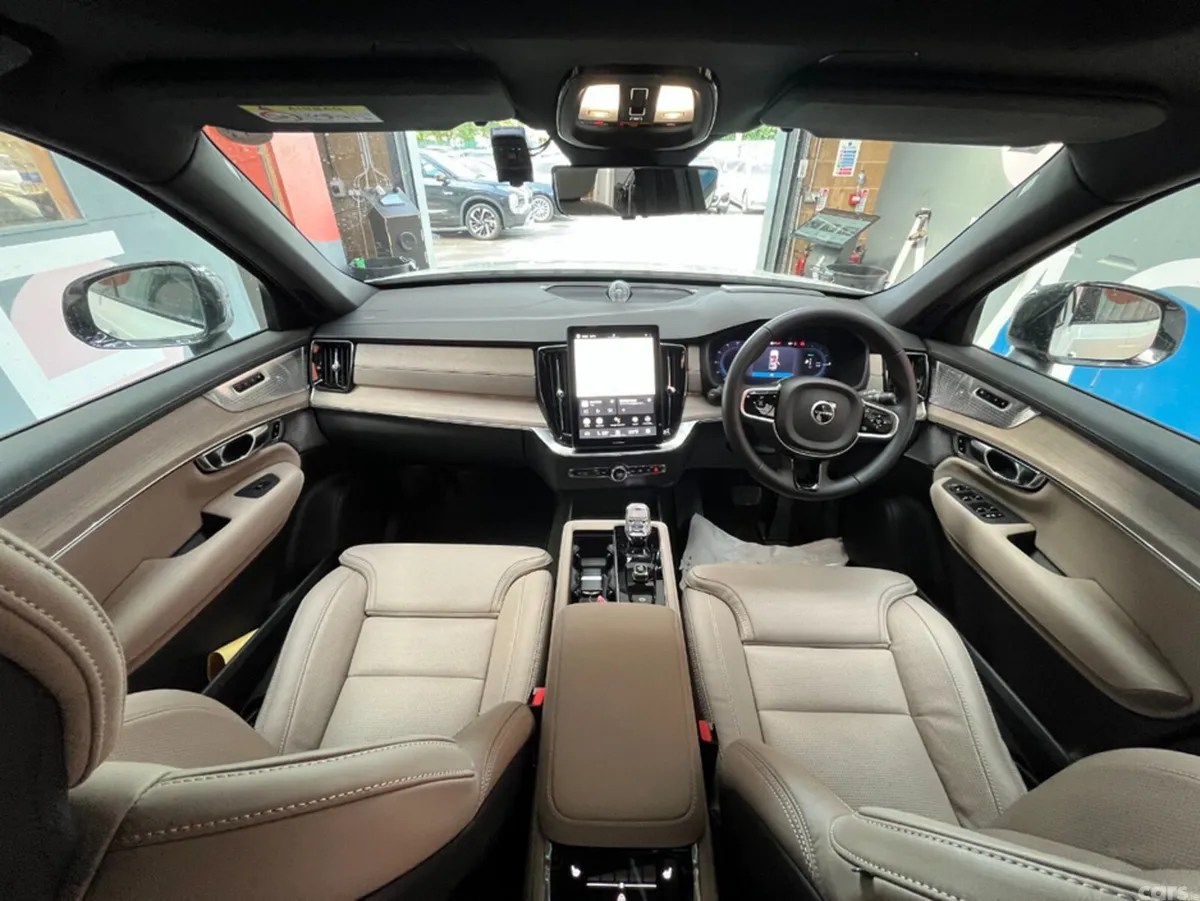 Volvo XC90 SUV, Petrol Plug-in Hybrid, 2025, White