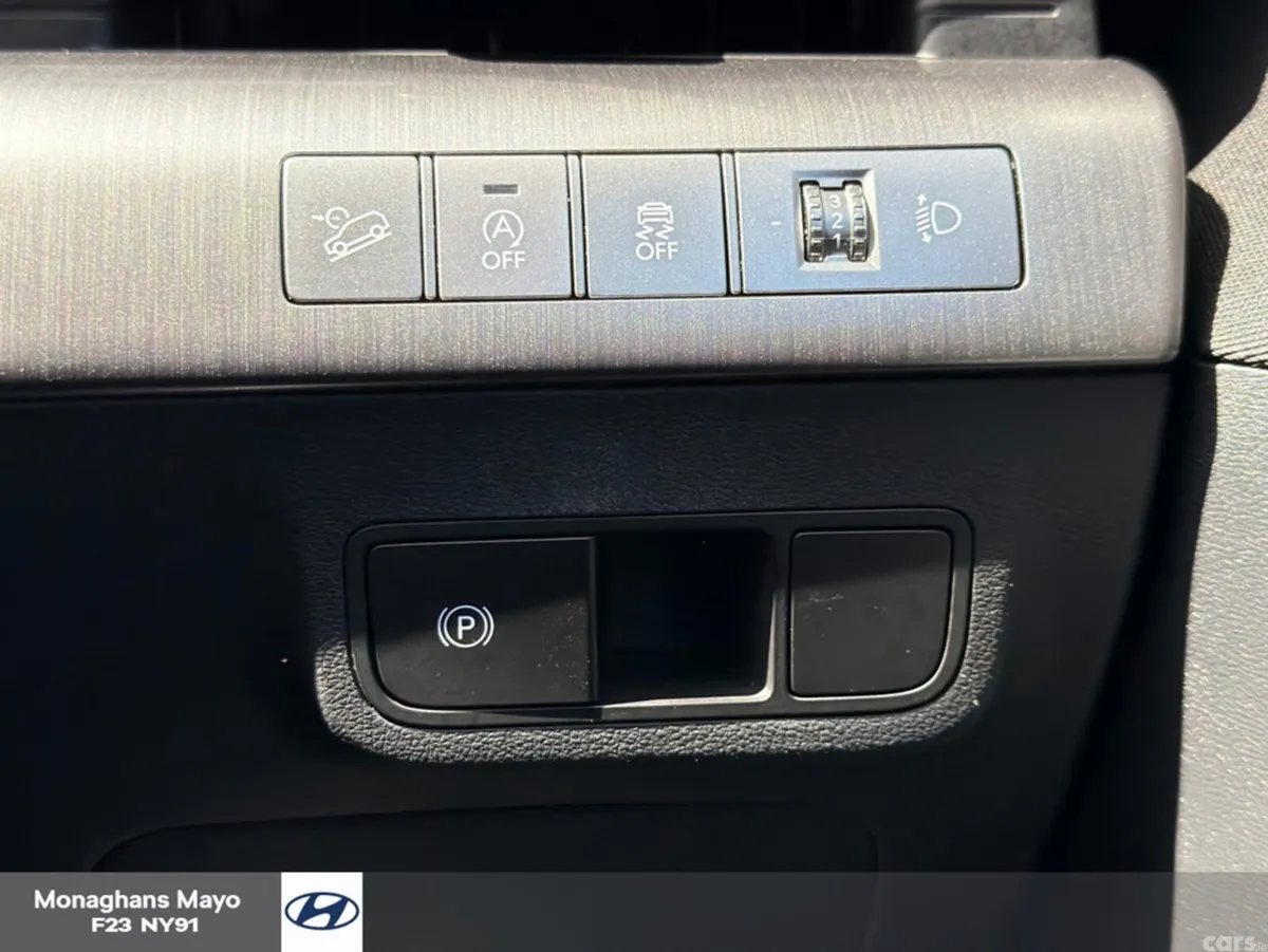 Hyundai KONA MPV, Petrol, 2025, Grey