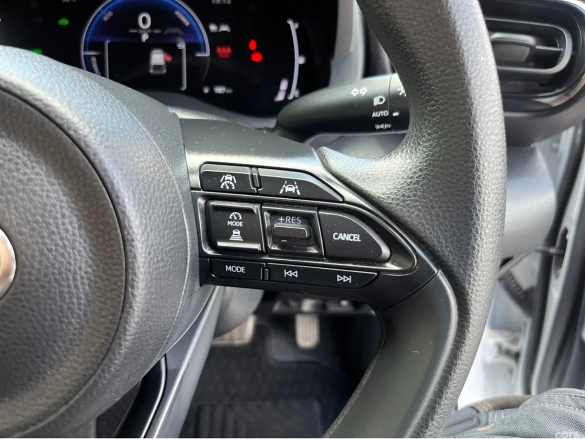 Toyota Yaris Hatchback, Petrol Hybrid, 2024, White