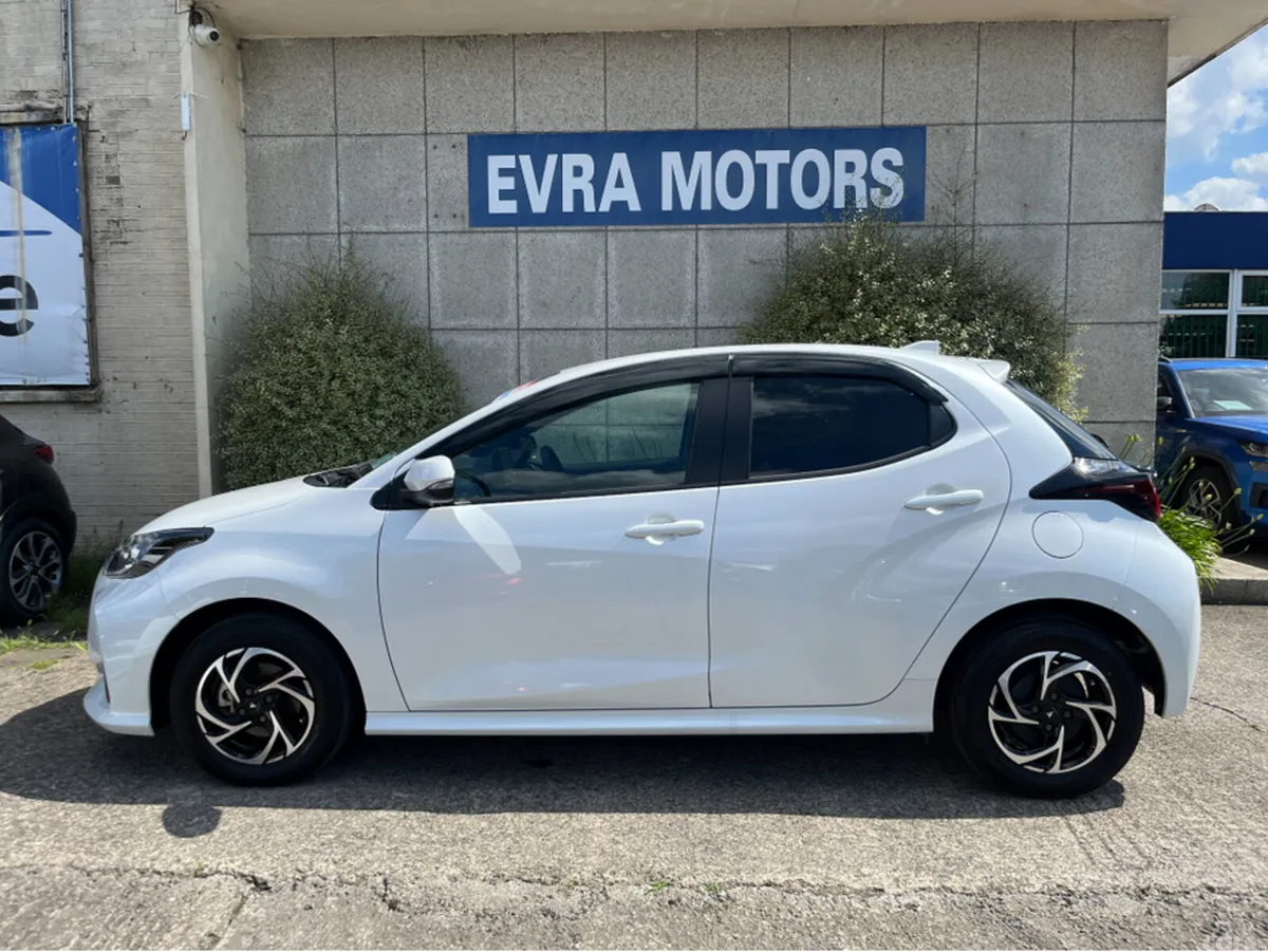 Toyota Yaris Hatchback, Petrol Hybrid, 2024, White