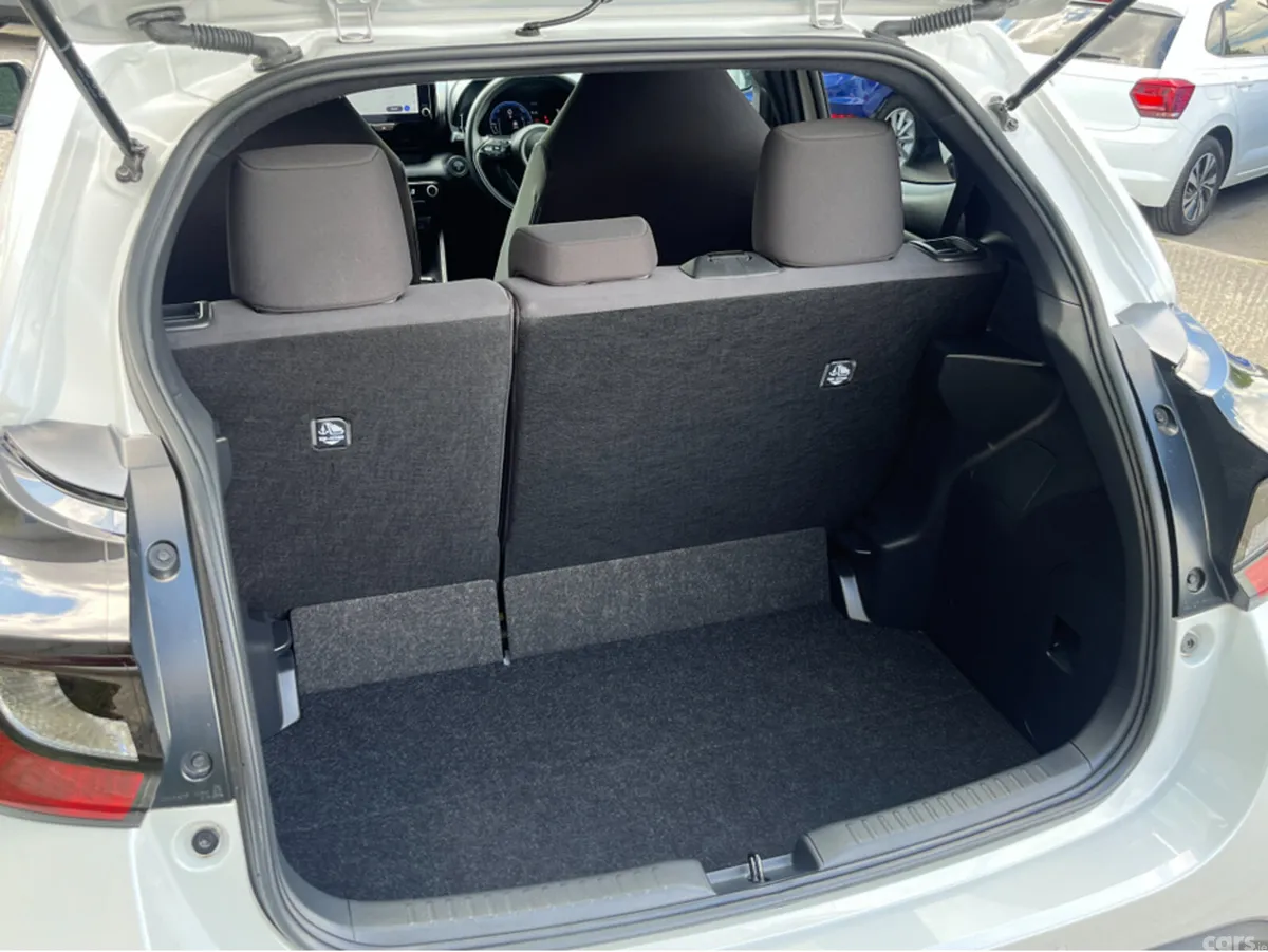 Toyota Yaris Hatchback, Petrol Hybrid, 2024, White