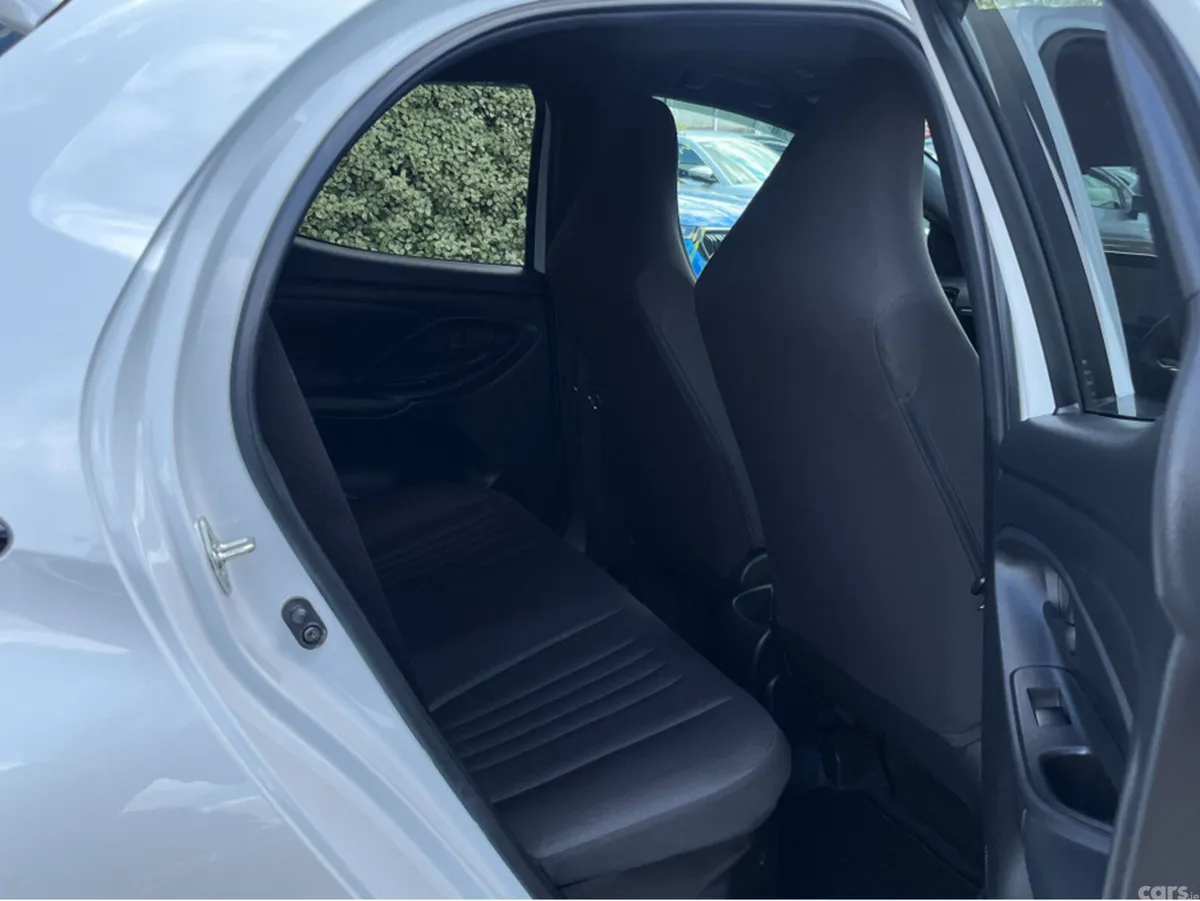 Toyota Yaris Hatchback, Petrol Hybrid, 2024, White