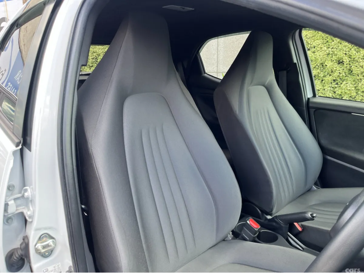 Toyota Yaris Hatchback, Petrol Hybrid, 2024, White