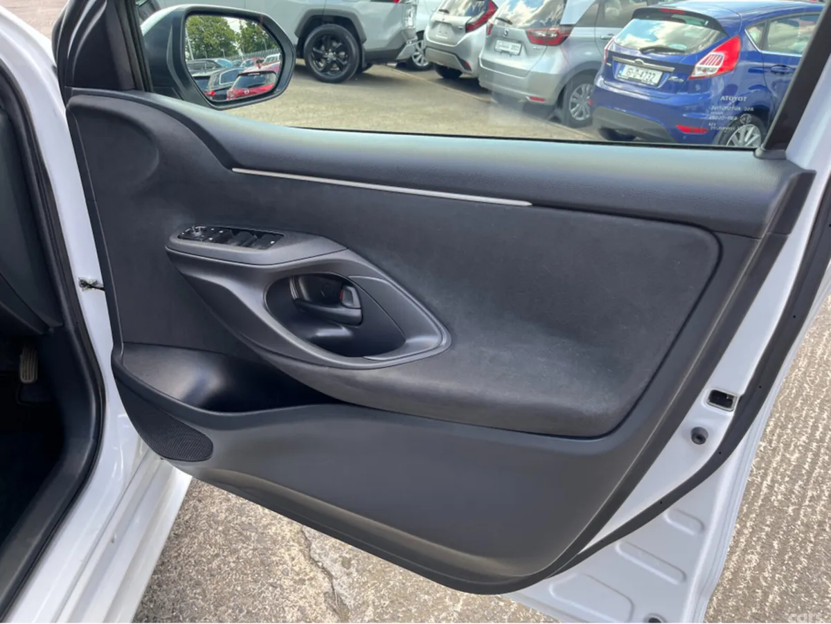 Toyota Yaris Hatchback, Petrol Hybrid, 2024, White
