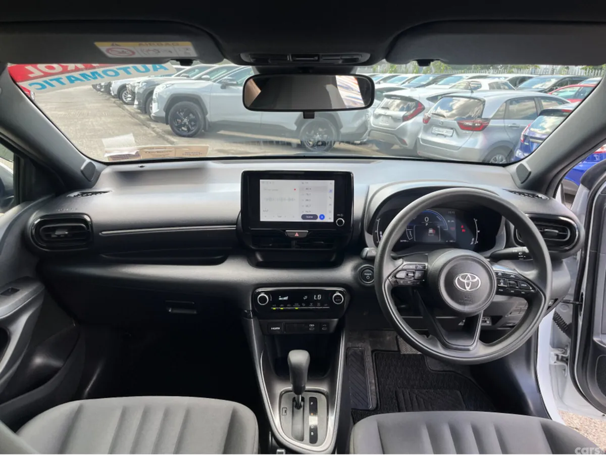 Toyota Yaris Hatchback, Petrol Hybrid, 2024, White