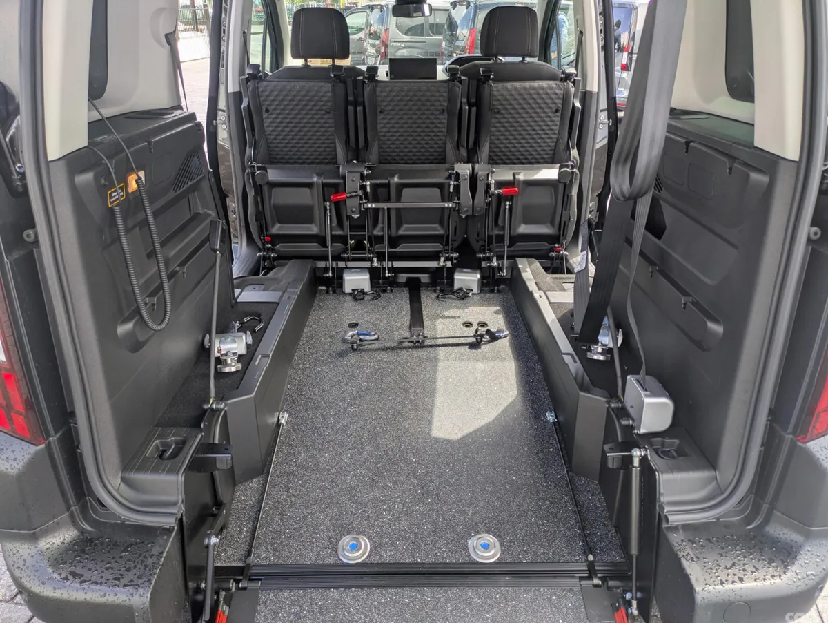 Peugeot Rifter MPV, Diesel, 2026, Black
