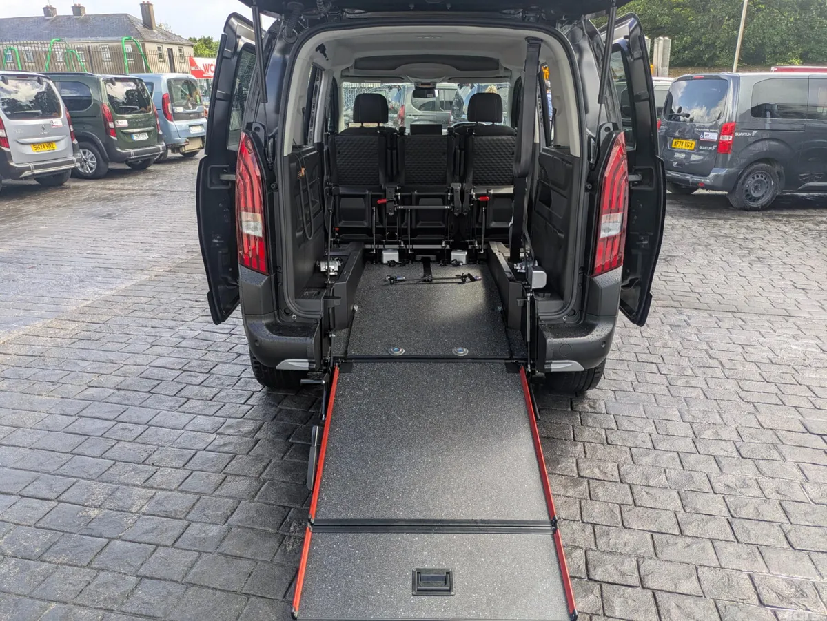 Peugeot Rifter MPV, Diesel, 2026, Black