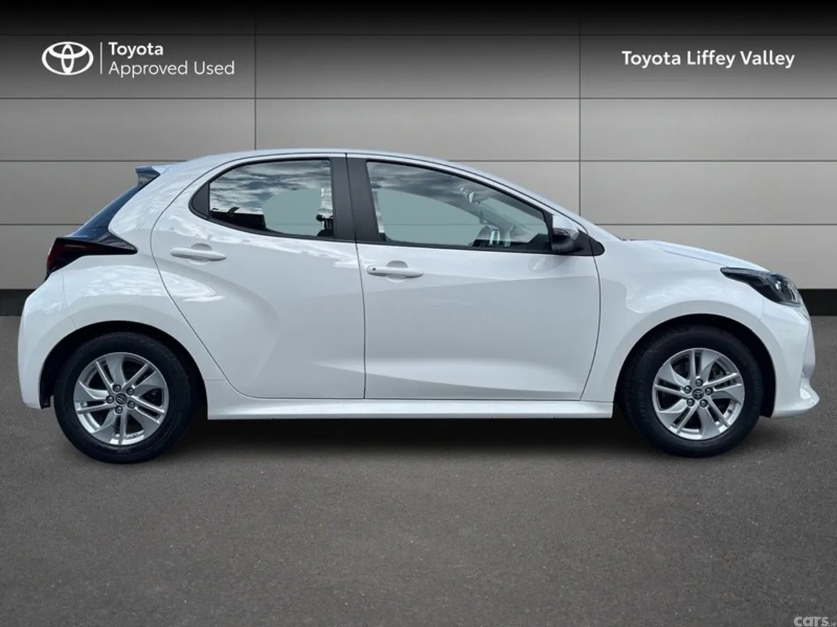 Toyota Yaris Hatchback, Petrol Hybrid, 2023, White