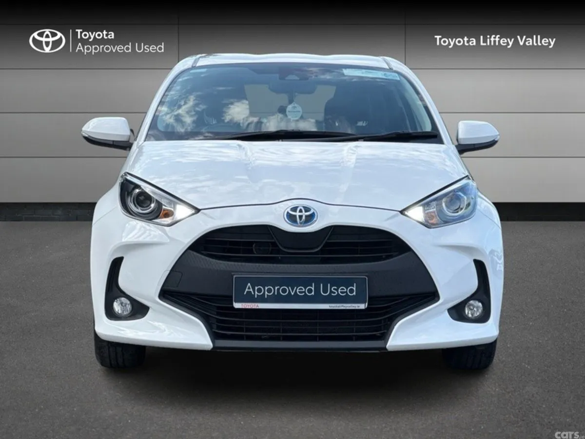 Toyota Yaris Hatchback, Petrol Hybrid, 2023, White