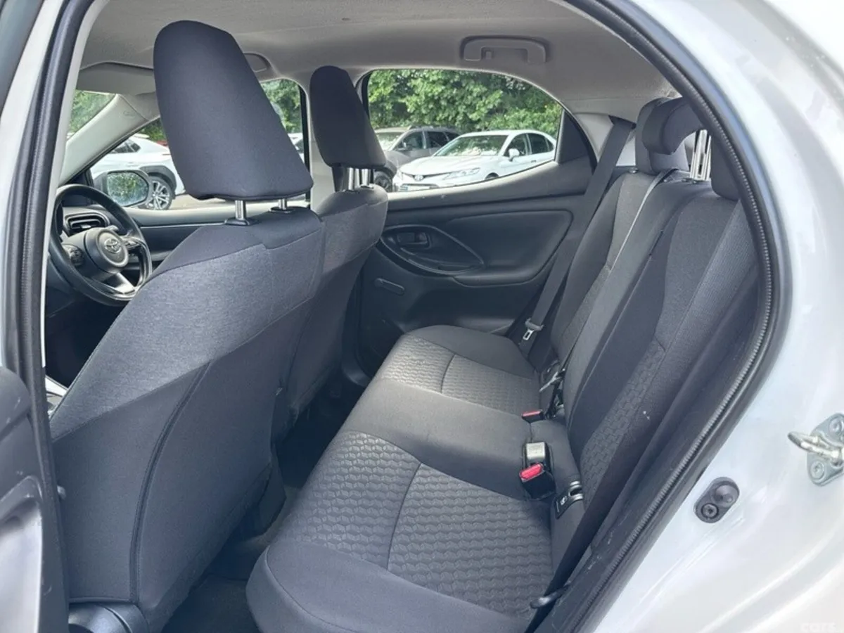 Toyota Yaris Hatchback, Petrol Hybrid, 2023, White