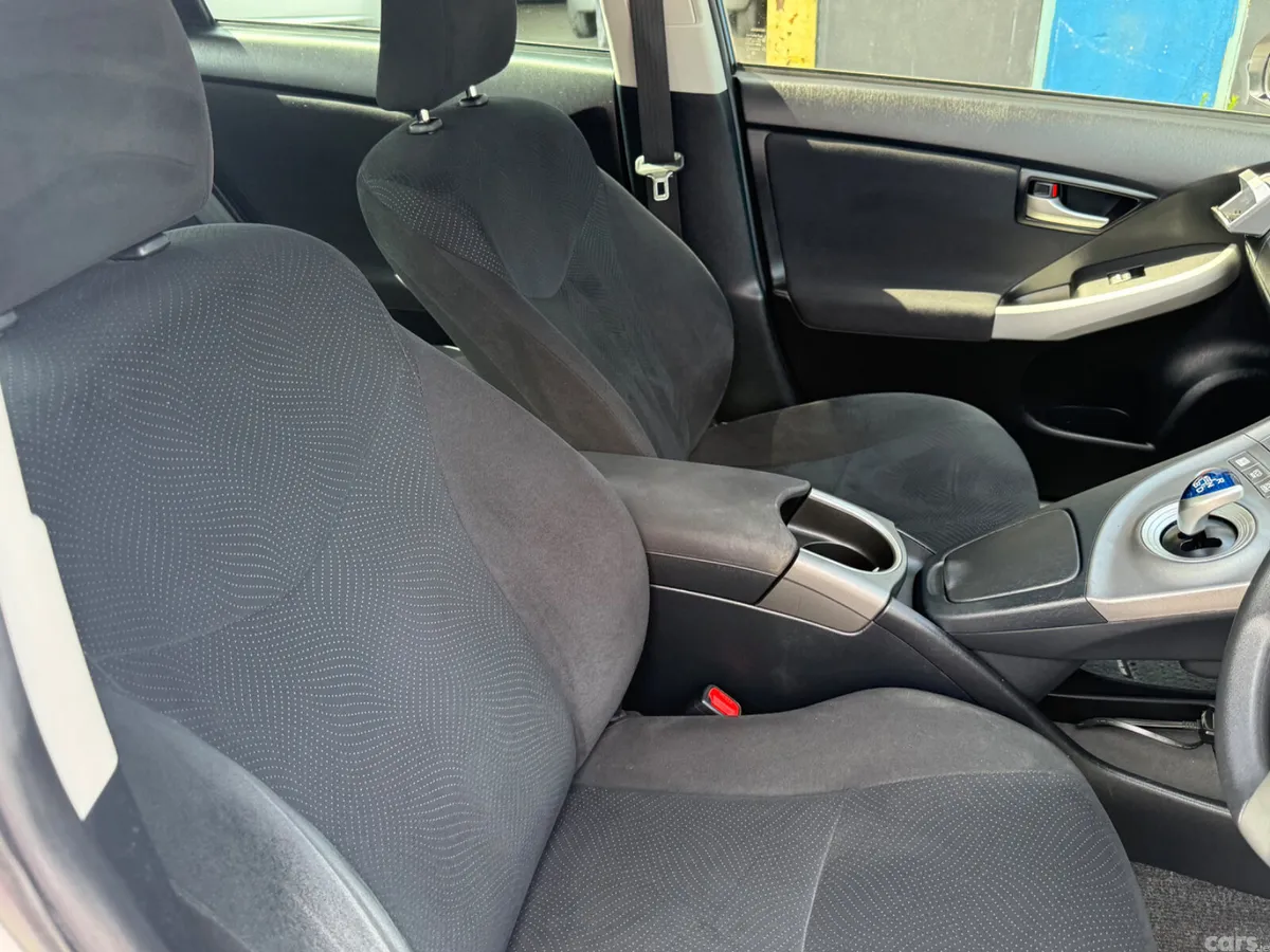 Toyota Prius Hatchback, Petrol Hybrid, 2014, White