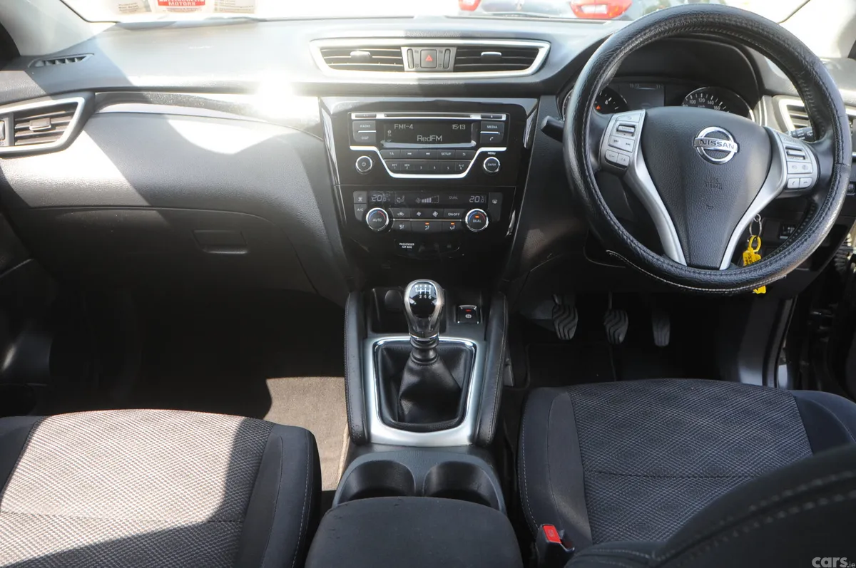 Nissan Qashqai Hatchback, Diesel, 2015, Black