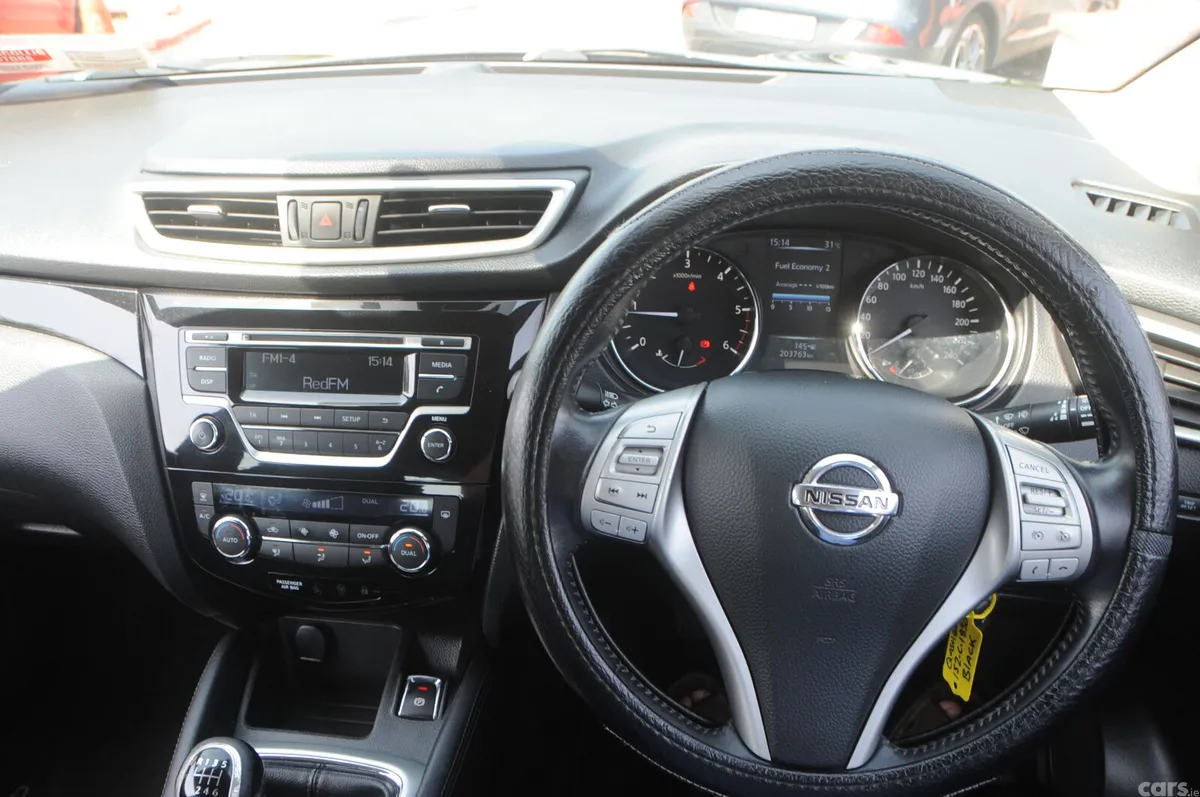 Nissan Qashqai Hatchback, Diesel, 2015, Black