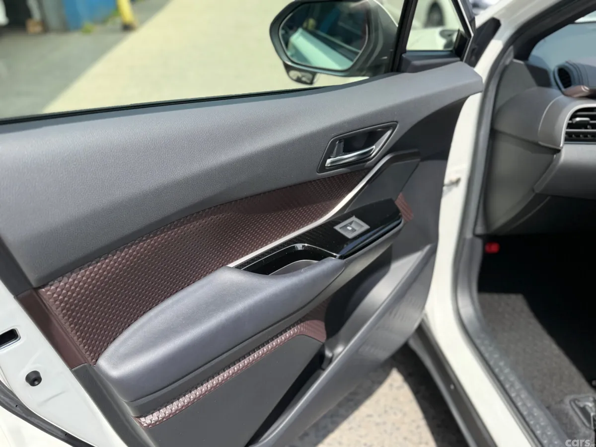 Toyota C-HR Hatchback, Petrol Hybrid, 2018, White