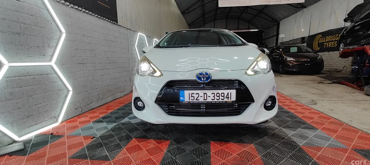 Toyota Aqua Hatchback, Petrol Hybrid, 2015, White