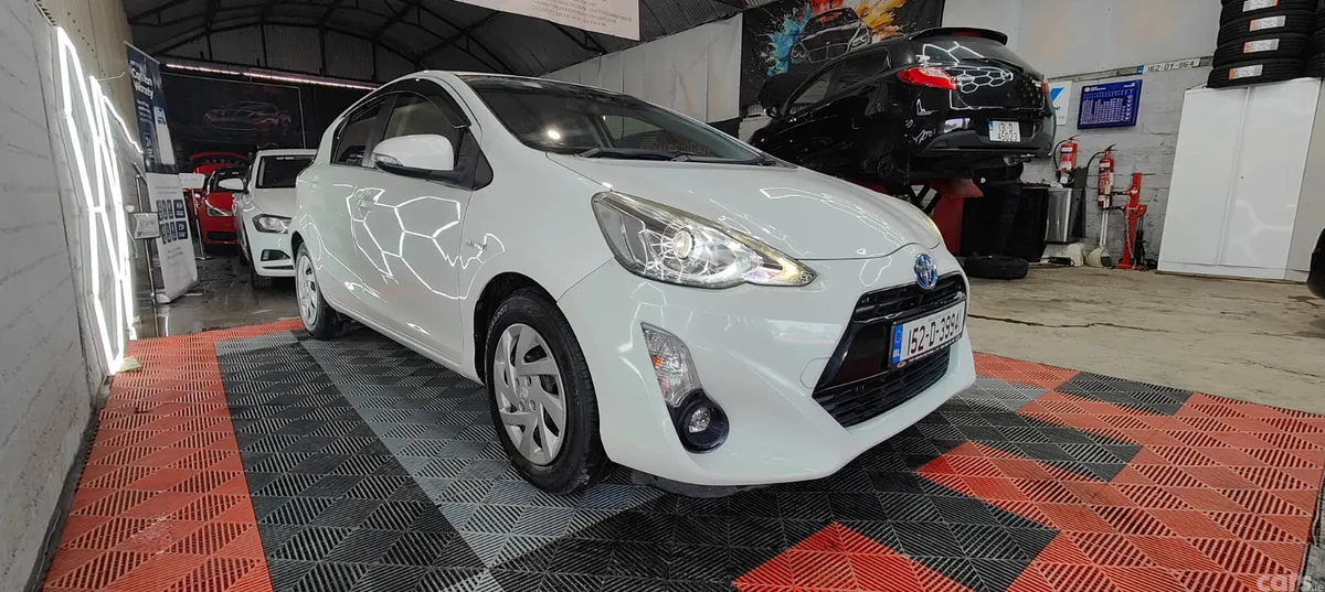 Toyota Aqua Hatchback, Petrol Hybrid, 2015, White