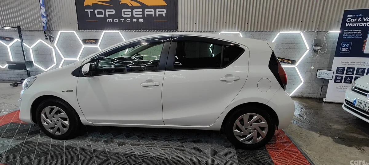 Toyota Aqua Hatchback, Petrol Hybrid, 2015, White