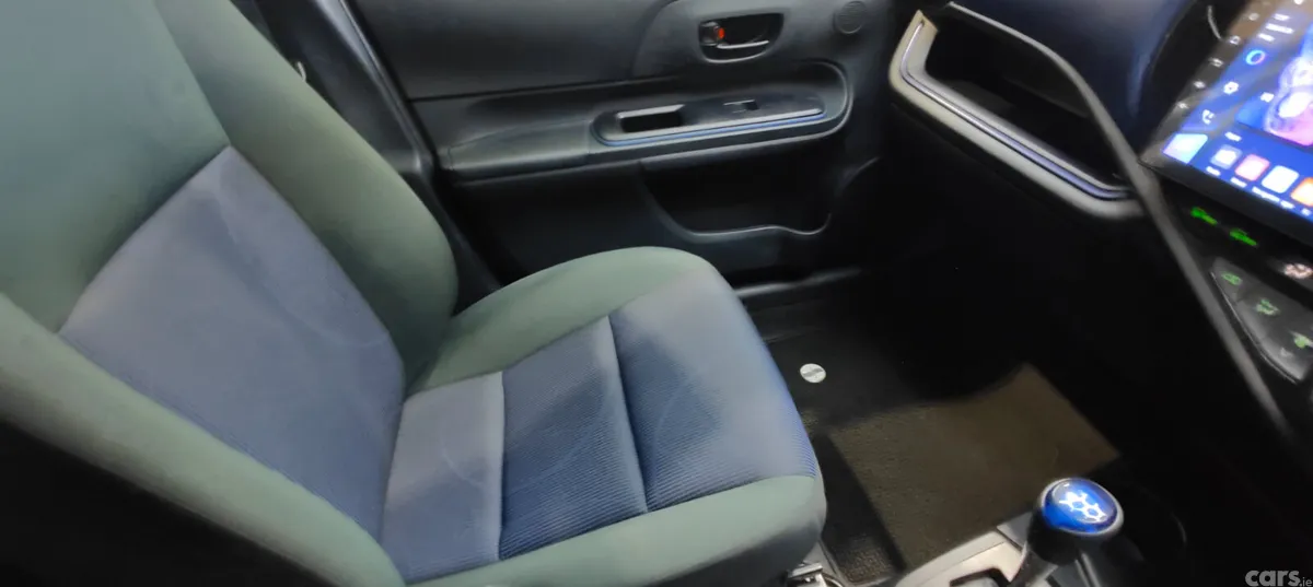 Toyota Aqua Hatchback, Petrol Hybrid, 2015, White