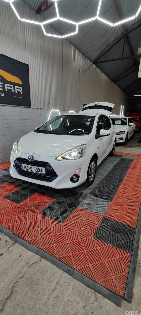 Toyota Aqua Hatchback, Petrol Hybrid, 2015, White