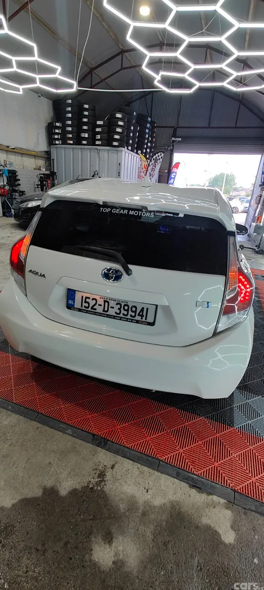 Toyota Aqua Hatchback, Petrol Hybrid, 2015, White