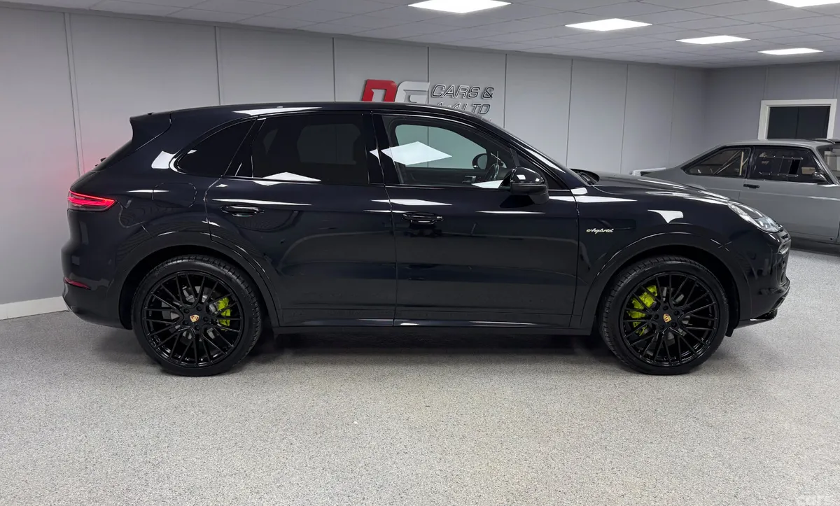 Porsche Cayenne SUV, Petrol Hybrid, 2021, Black