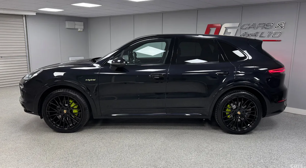 Porsche Cayenne SUV, Petrol Hybrid, 2021, Black