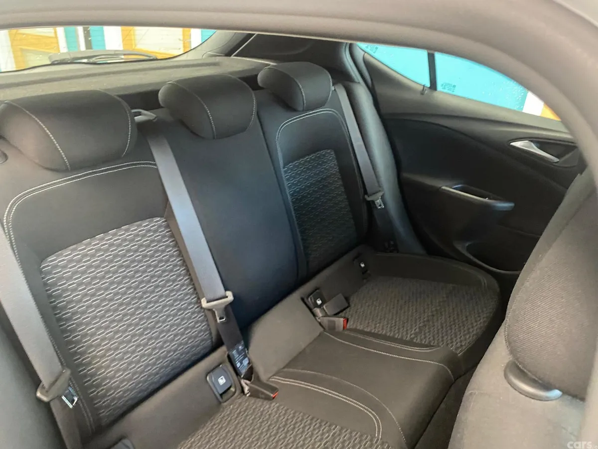 Vauxhall Astra Hatchback, Petrol, 2019, White