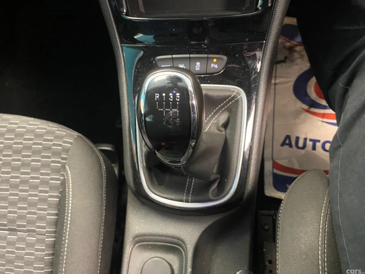 Vauxhall Astra Hatchback, Petrol, 2019, White