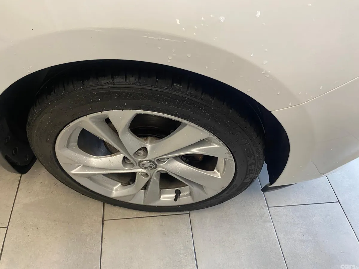 Vauxhall Astra Hatchback, Petrol, 2019, White