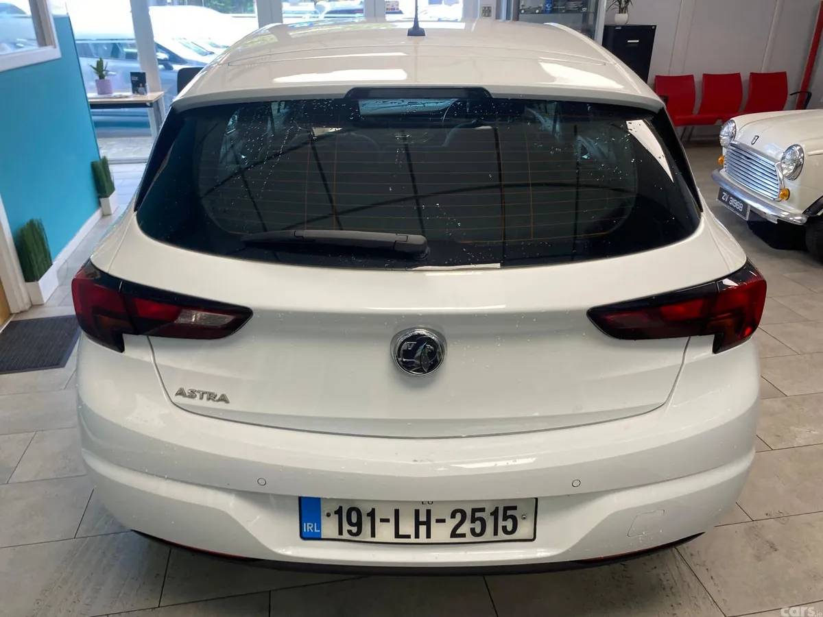 Vauxhall Astra Hatchback, Petrol, 2019, White