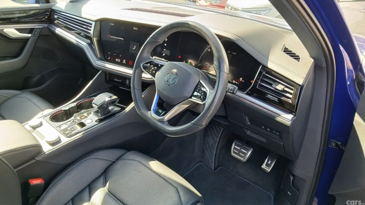Volkswagen Touareg SUV, Petrol Plug-in Hybrid, 2024, Blue