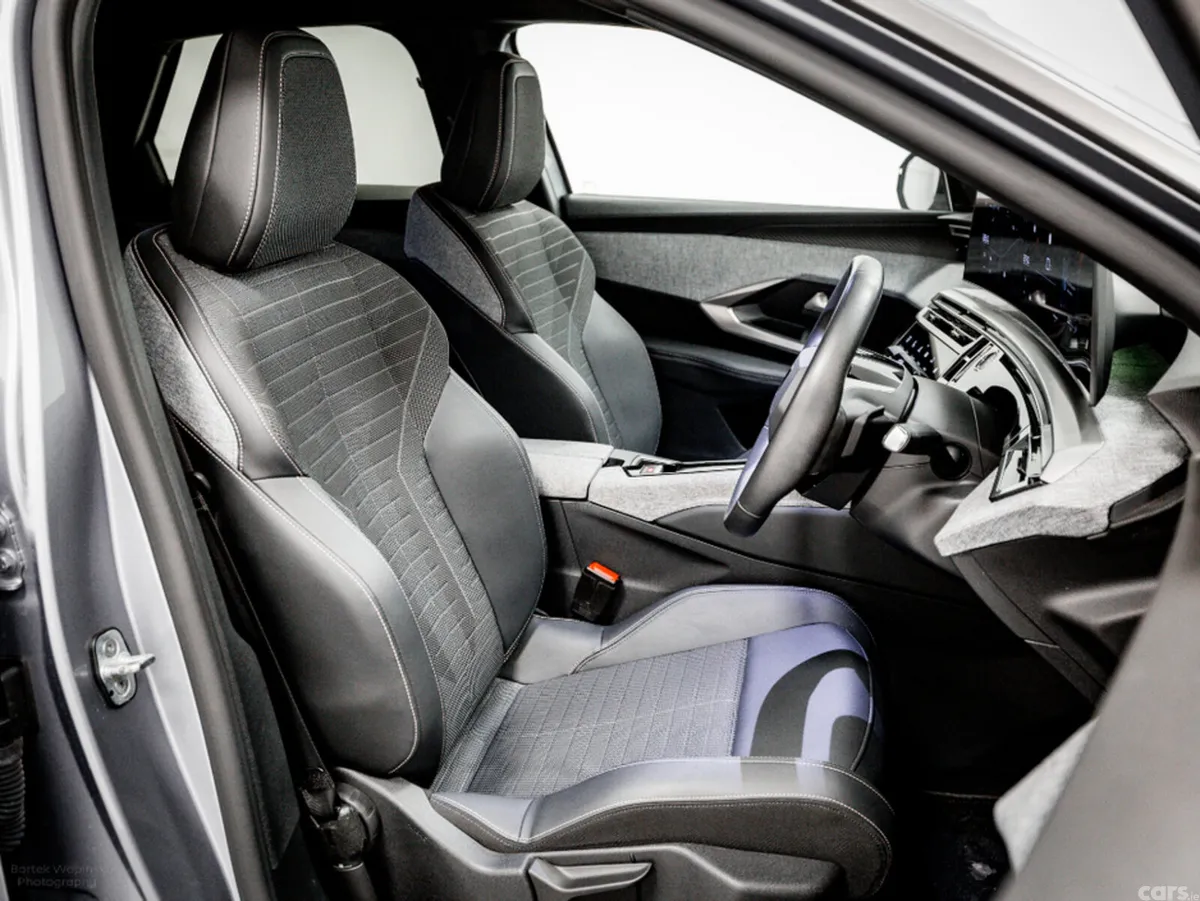 Peugeot 3008 SUV, Petrol Hybrid, 2024, Grey