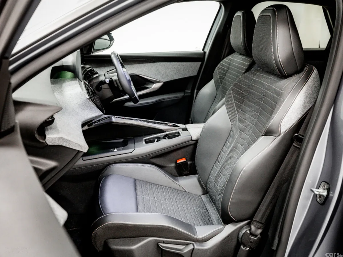 Peugeot 3008 SUV, Petrol Hybrid, 2024, Grey