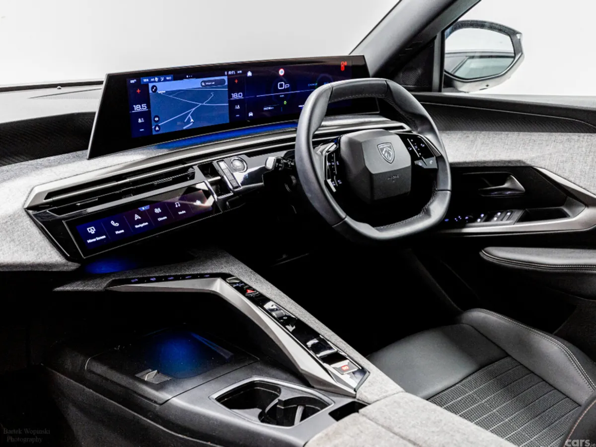 Peugeot 3008 SUV, Petrol Hybrid, 2024, Grey