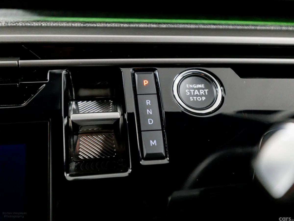 Peugeot 3008 SUV, Petrol Hybrid, 2024, Grey
