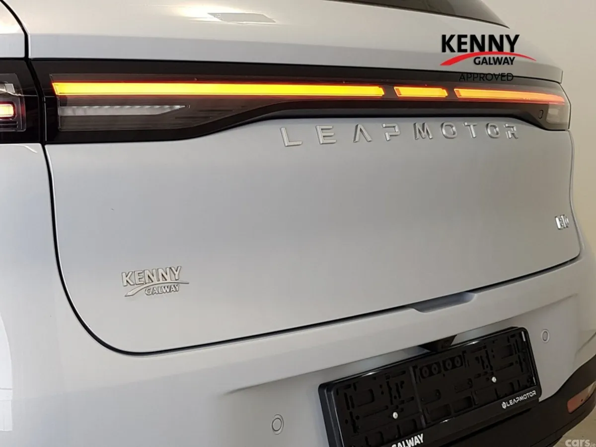 Leapmotor B10 Hatchback, Petrol Plug-in Hybrid, 2026, Silver