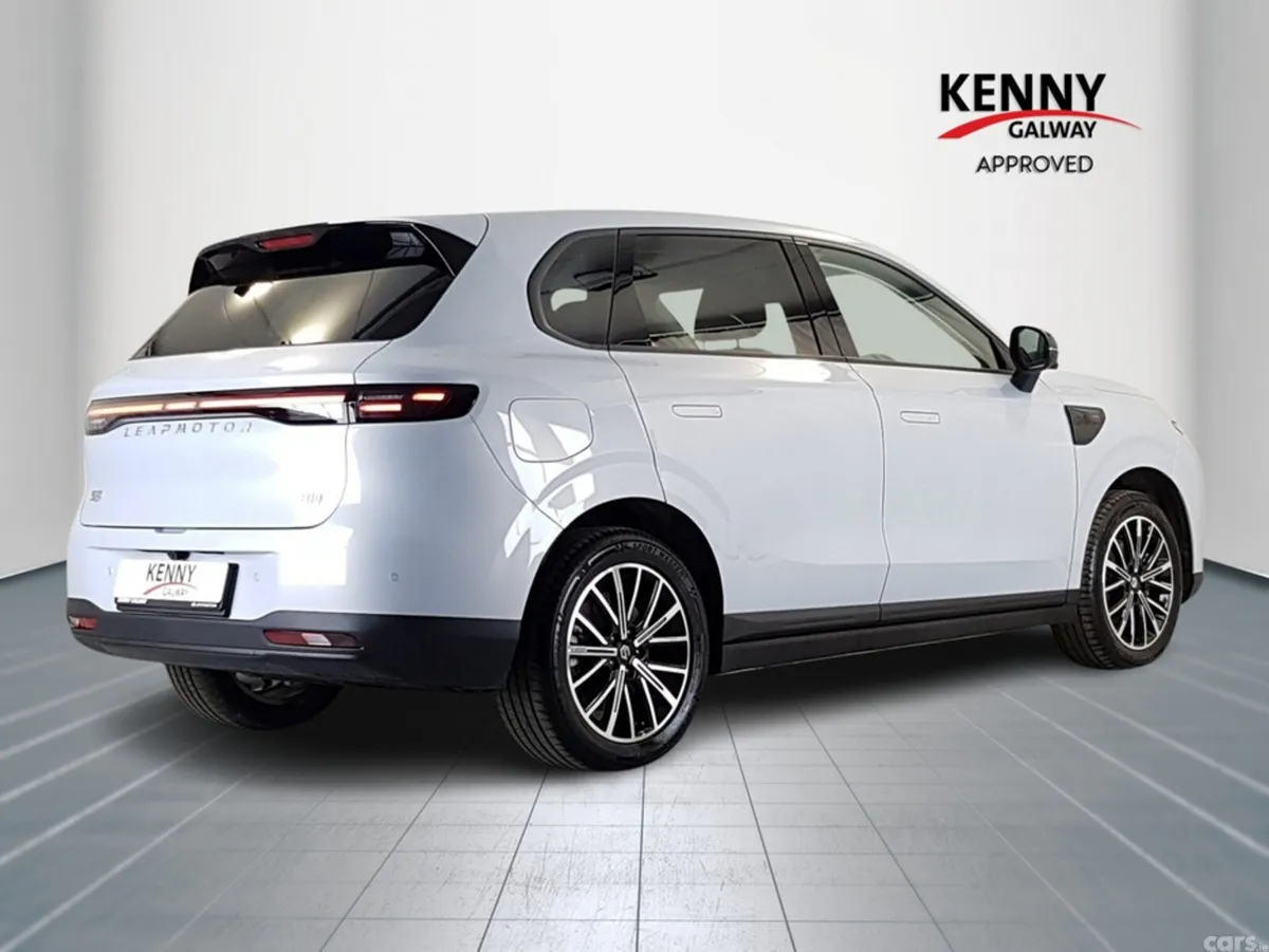 Leapmotor B10 Hatchback, Petrol Plug-in Hybrid, 2026, Silver