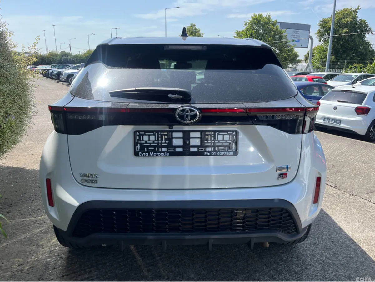 Toyota Yaris Cross SUV, Petrol Hybrid, 2023, White