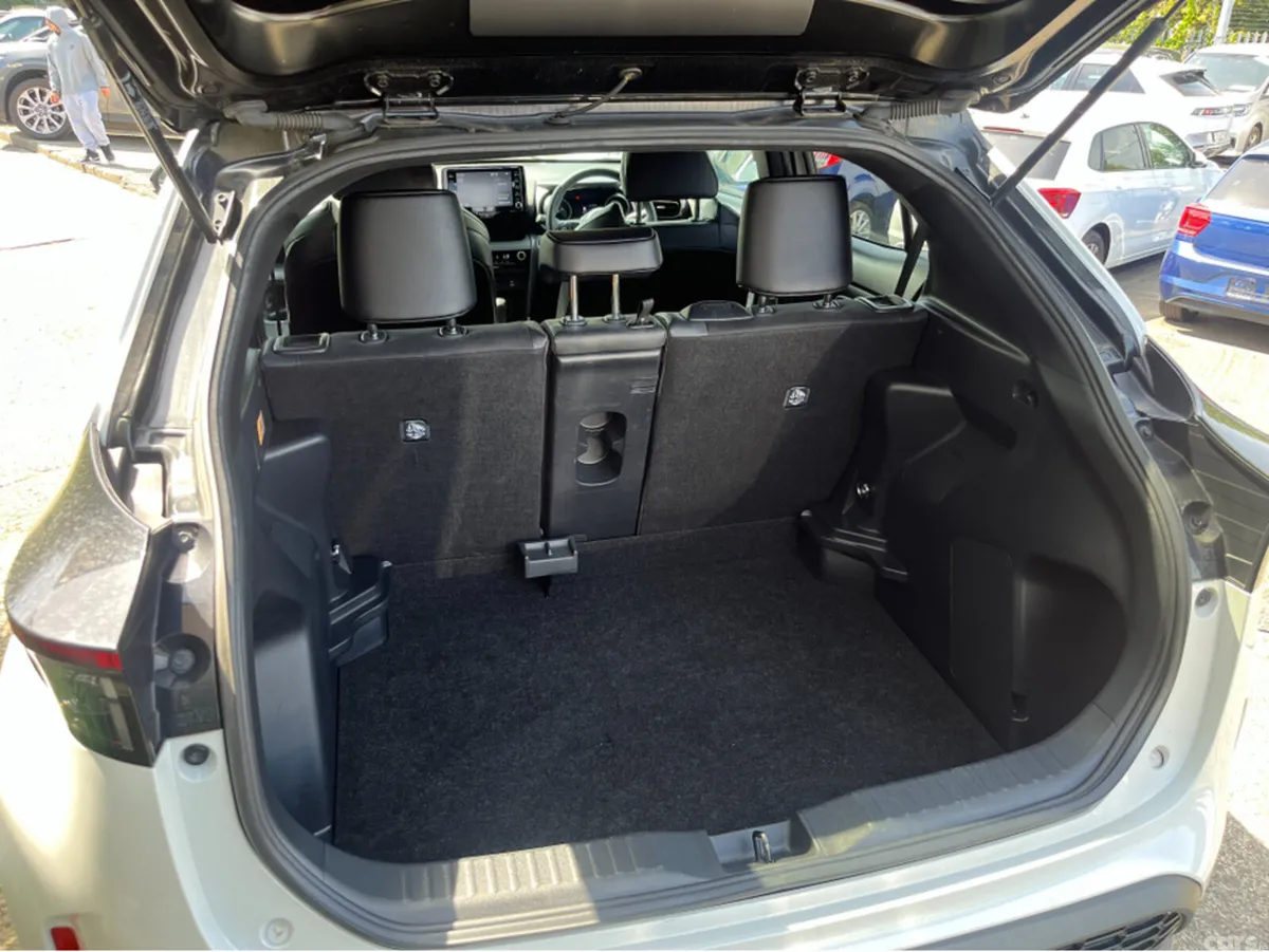 Toyota Yaris Cross SUV, Petrol Hybrid, 2023, White