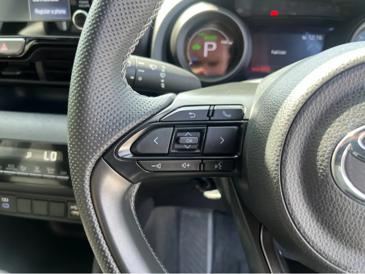 Toyota Yaris Cross SUV, Petrol Hybrid, 2023, White