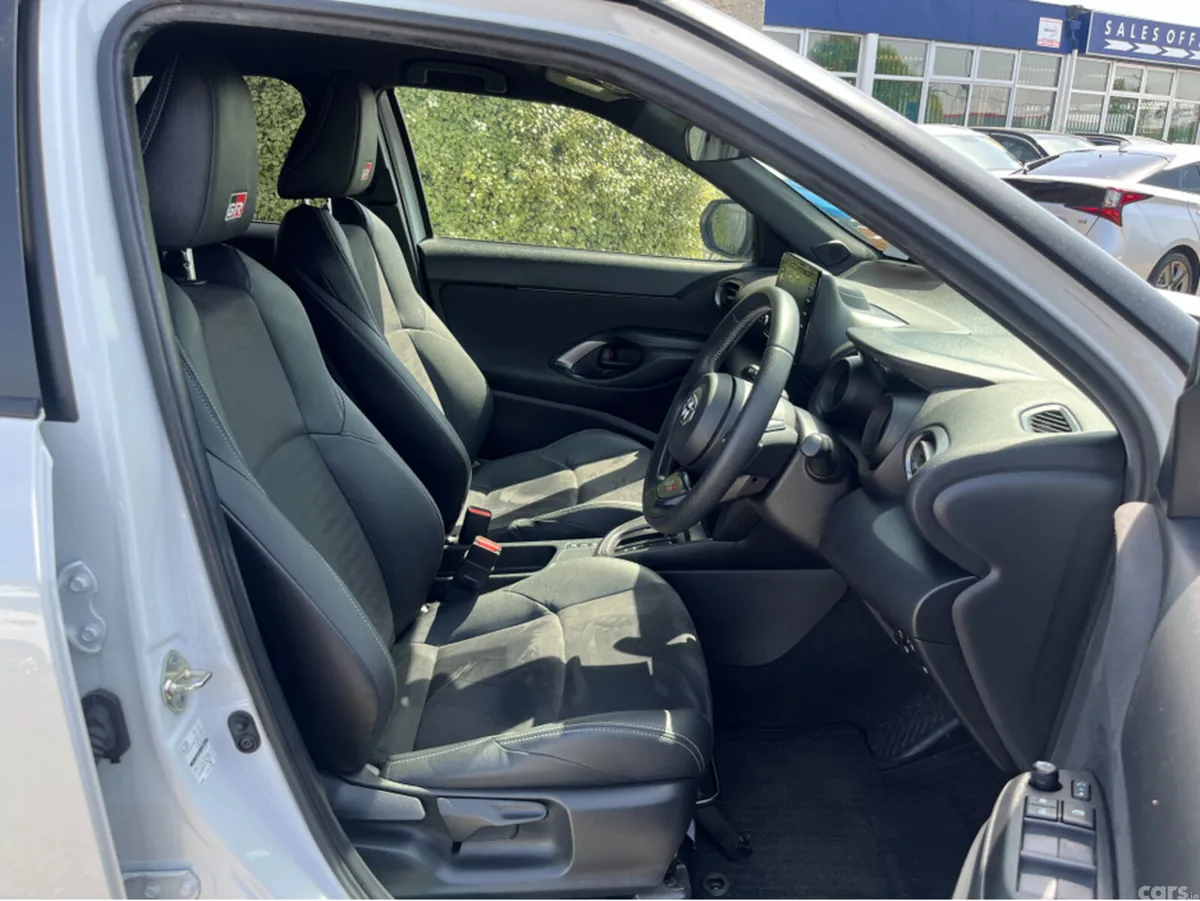 Toyota Yaris Cross SUV, Petrol Hybrid, 2023, White