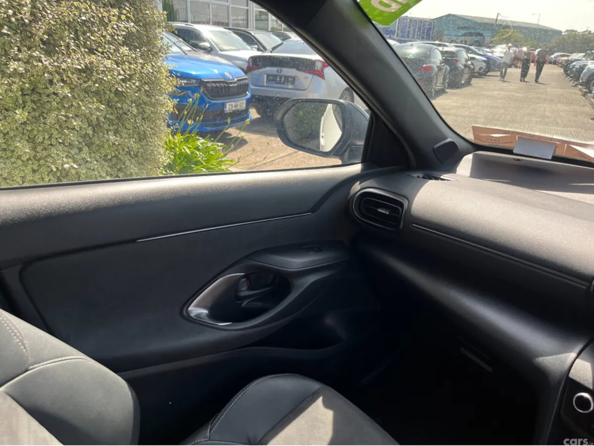 Toyota Yaris Cross SUV, Petrol Hybrid, 2023, White